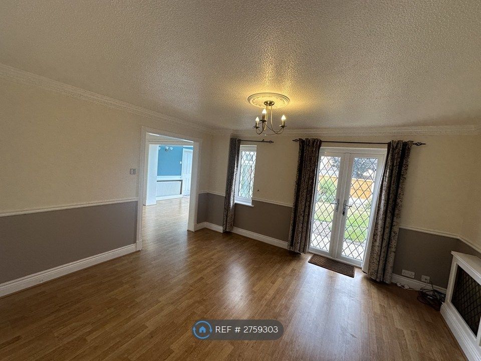 Property photo 3 of 15 Lounge