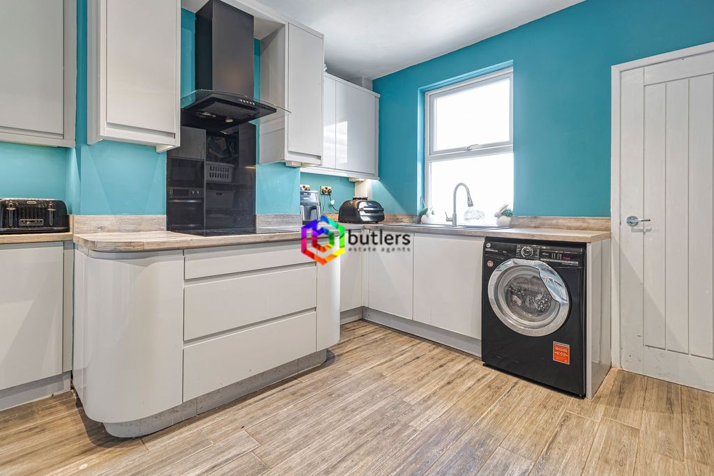 Property photo 3 of 12 Kitchen / Diner