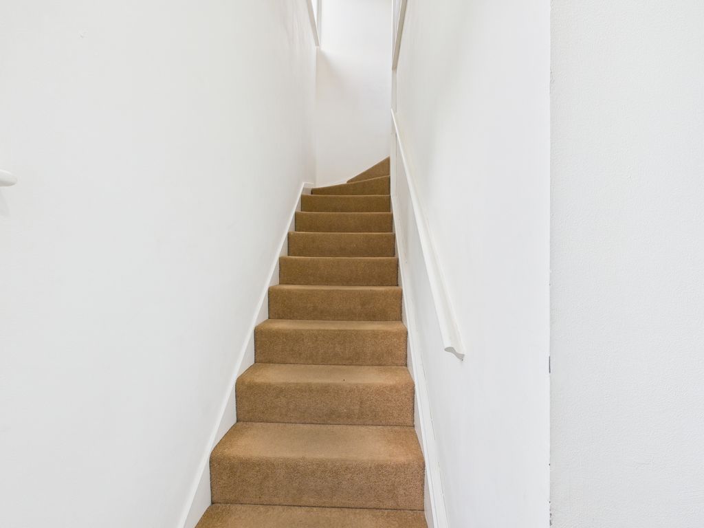 Property photo 2 of 27