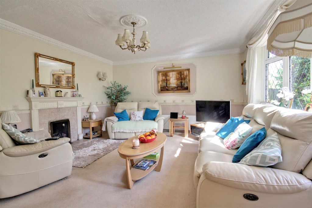 Property photo 2 of 23