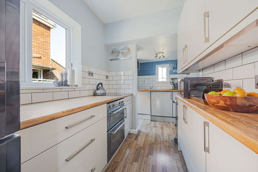 Property photo 2 of 16