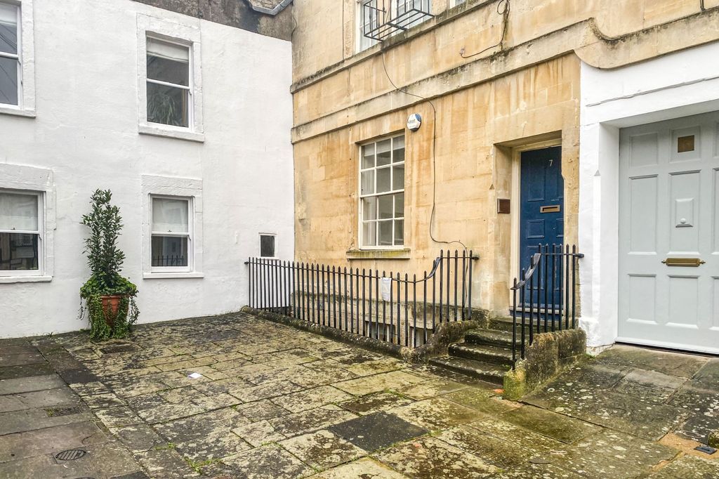 Property photo 2 of 10 7 Barton Buildings, Bath BA1 2Jr