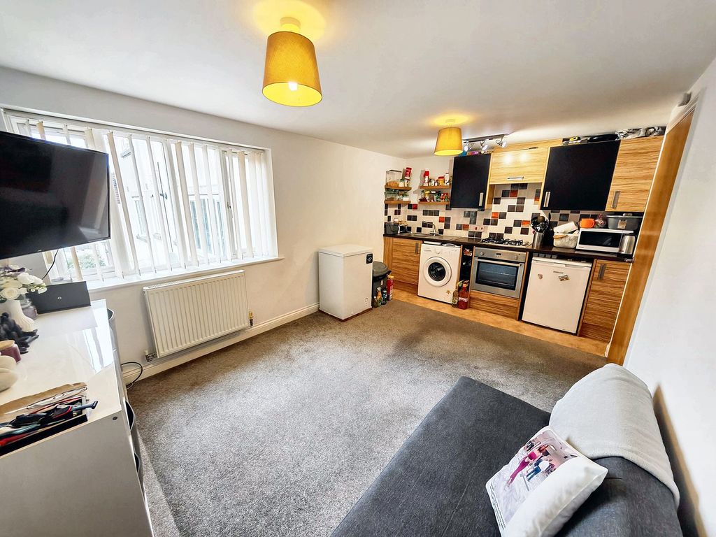 Property photo 2 of 11