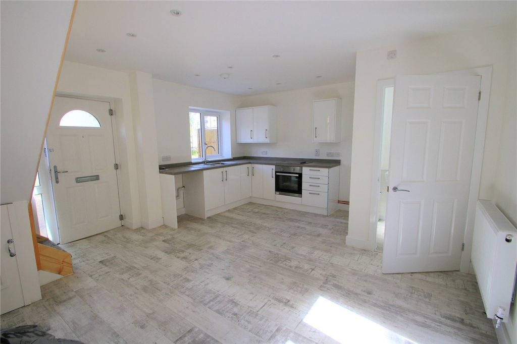 Property photo 3 of 8 Picture No. 06