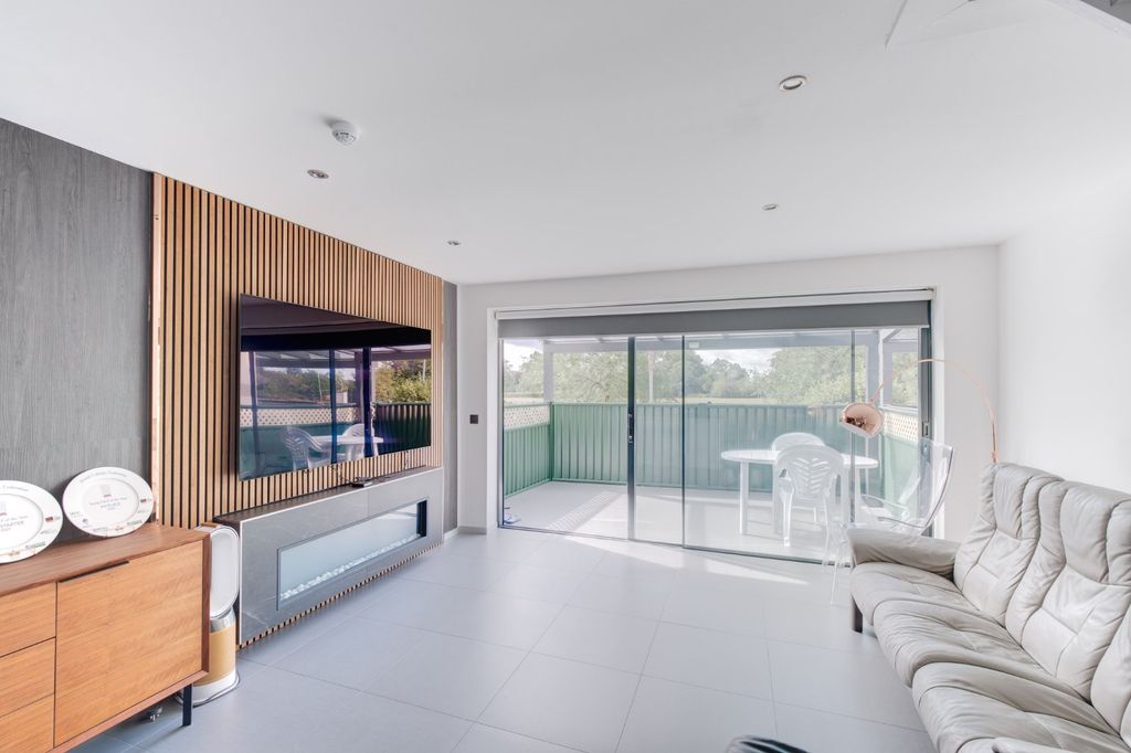 Property photo 3 of 18 Picture No. 06