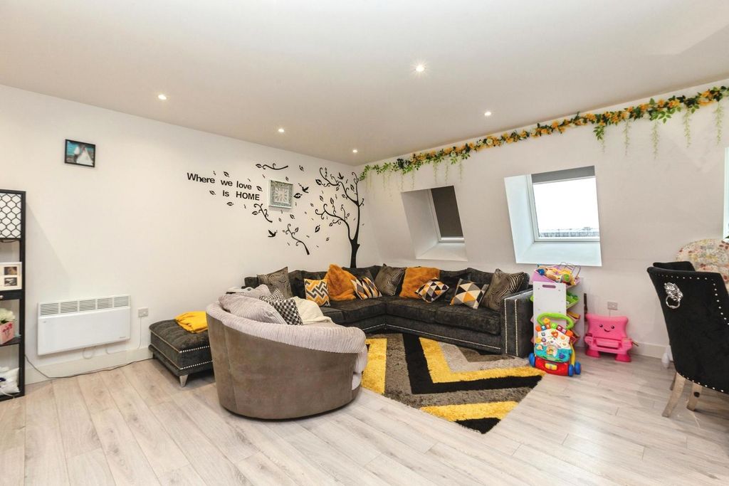 Property photo 2 of 10 Pbox-Img.Jpg