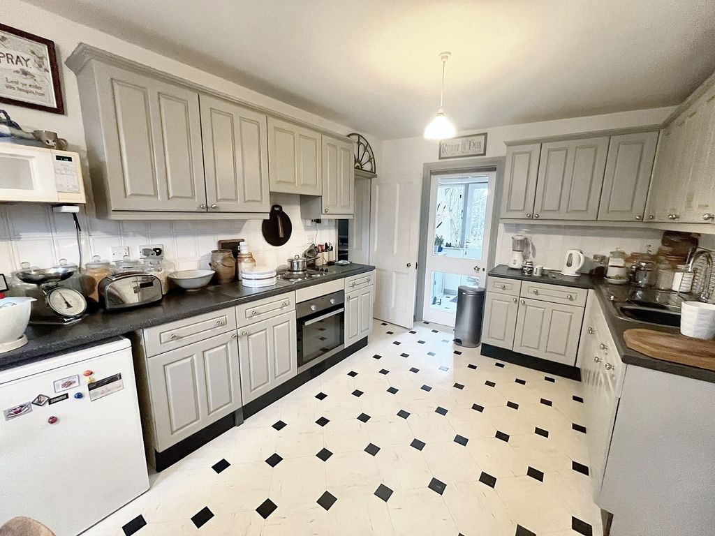 Property photo 3 of 34