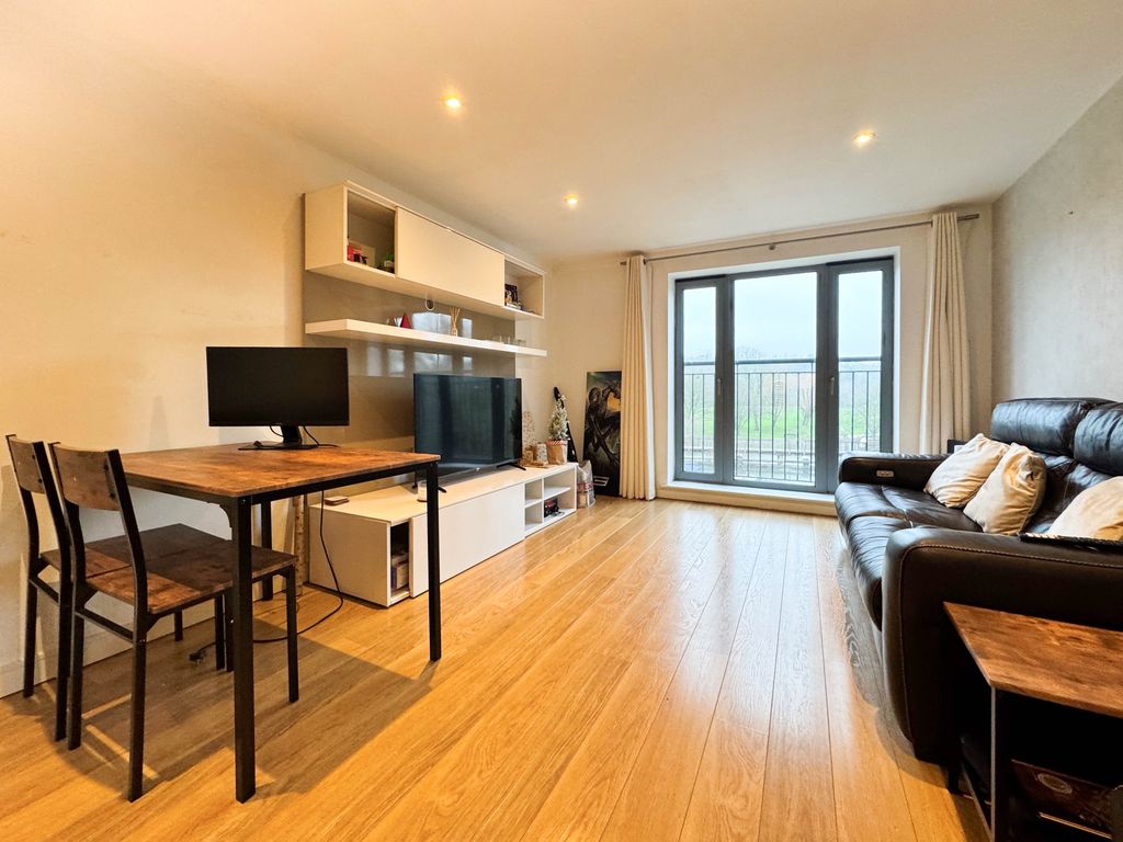 Property photo 3 of 8 d