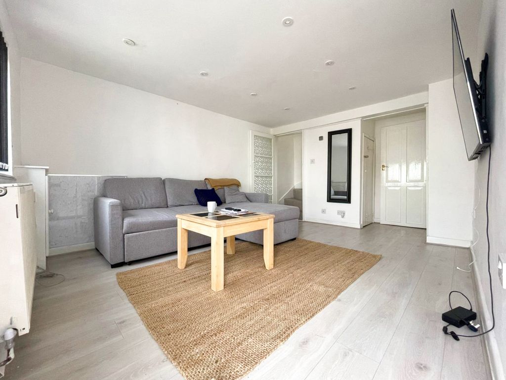 Property photo 2 of 9 B