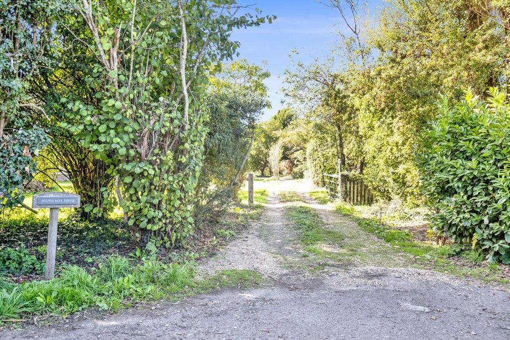 Property photo 2 of 41