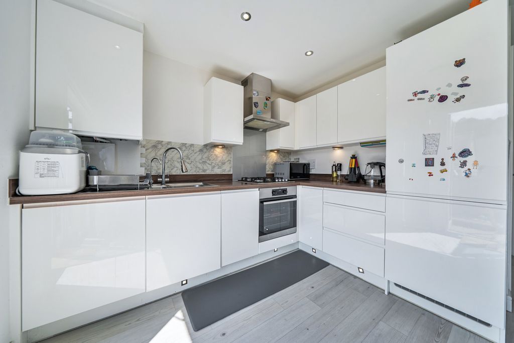 Property photo 3 of 21 1492293-7-6A58Cce...