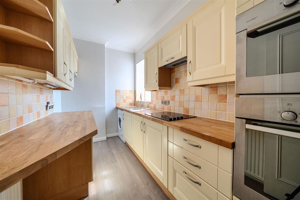 Property photo 3 of 7 Kitchen .Jpg