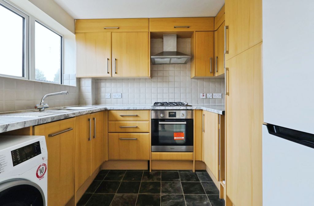 Property photo 2 of 27