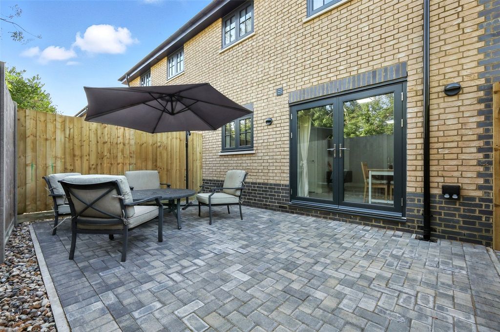 Property photo 2 of 13 Show Apartment