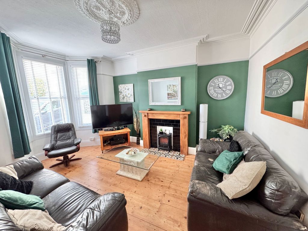 Property photo 2 of 11