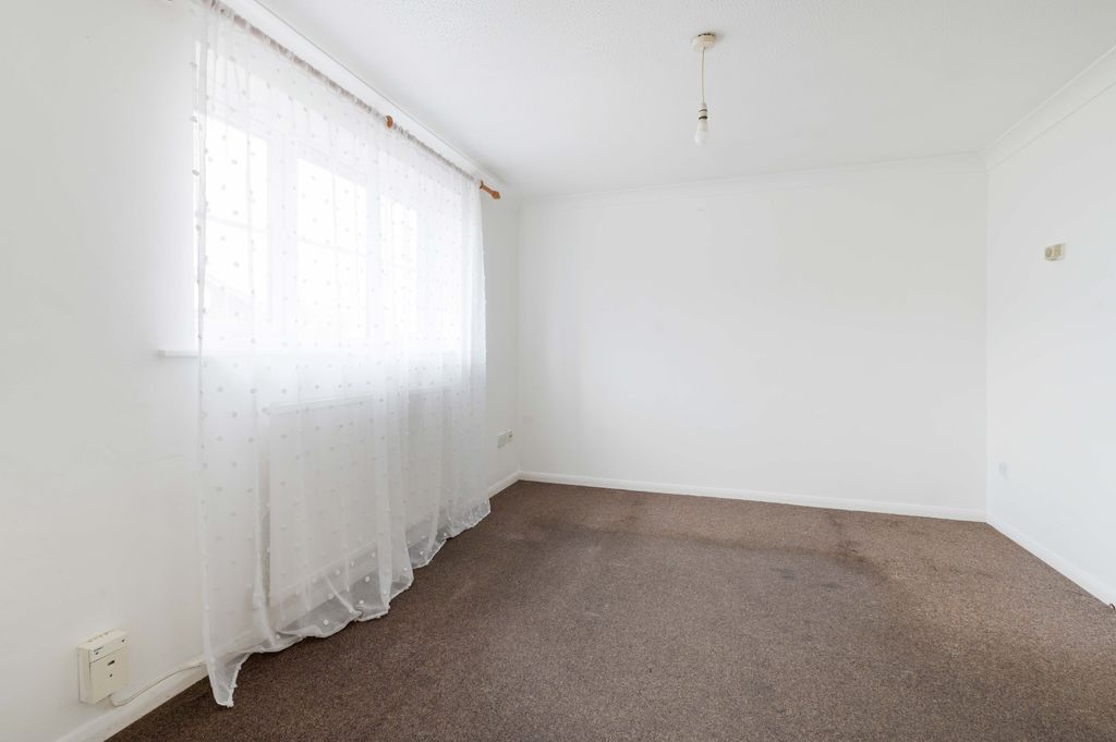 Property photo 3 of 8