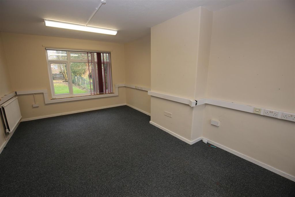 Property photo 2 of 12 Lounge