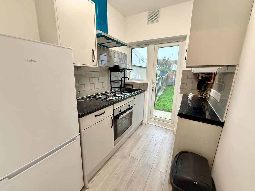 Property photo 1 of 9 Recently Refurbished 4-Bedroom House Near Chadwell Heath