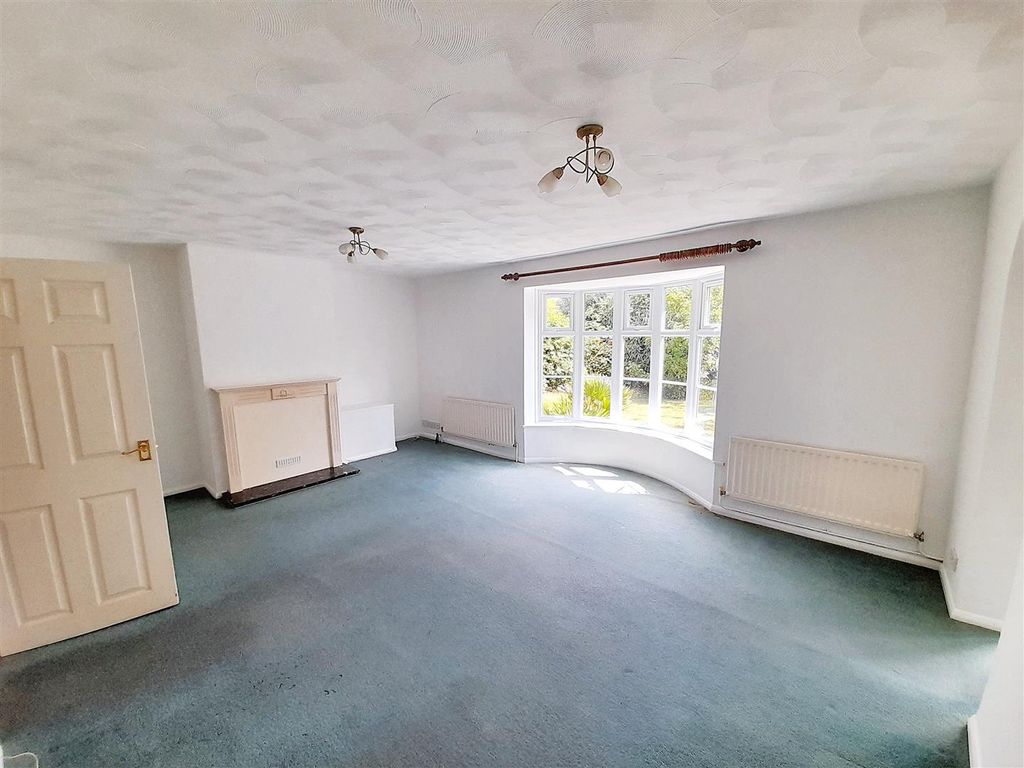 Property photo 3 of 15 Living Room
