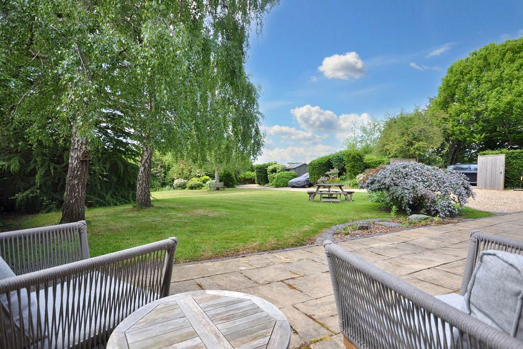 Property photo 2 of 28