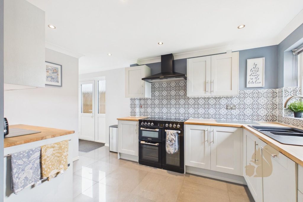 Property photo 3 of 28 Cam05565G0-Pr0056-Still023.Jpg