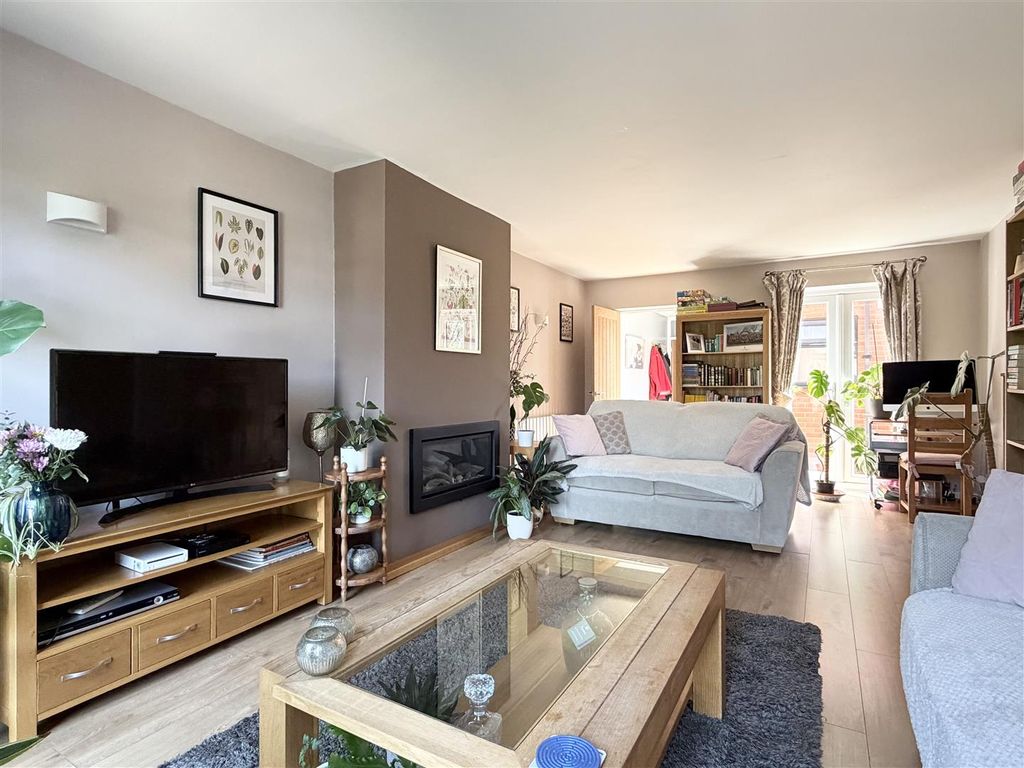 Property photo 2 of 34