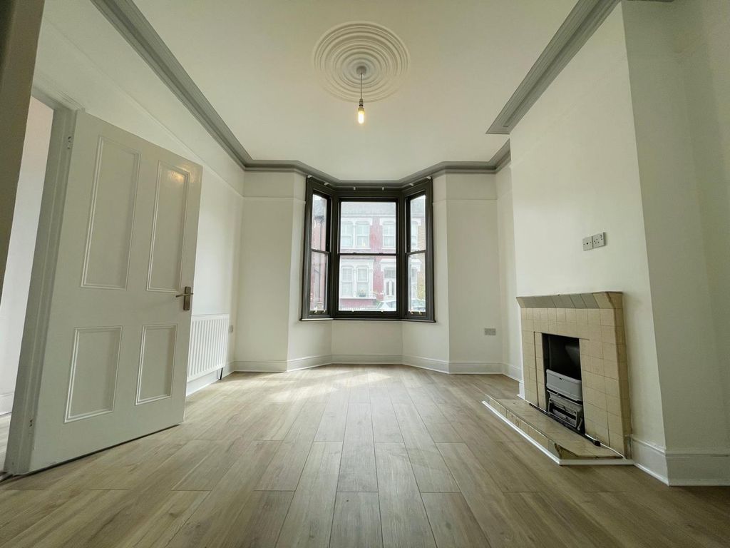 Property photo 2 of 18 Gallery