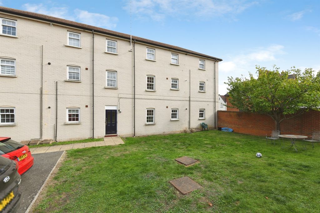 Property photo 2 of 8