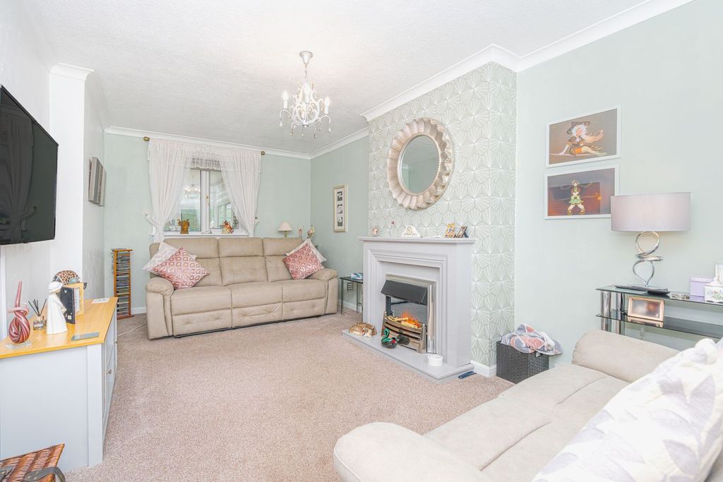 Property photo 2 of 25