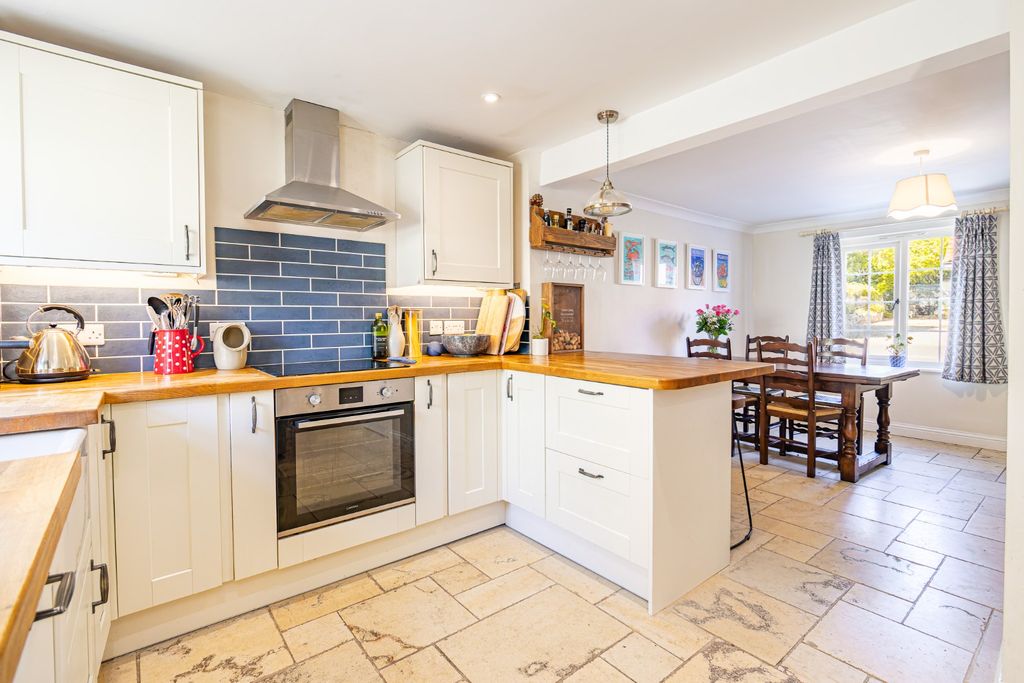 Property photo 3 of 19 4808746