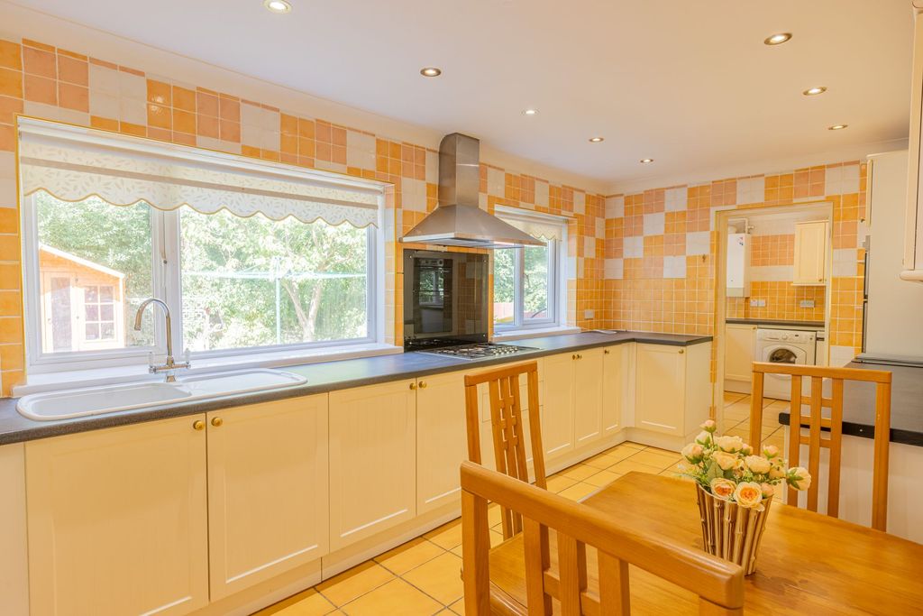Property photo 2 of 61