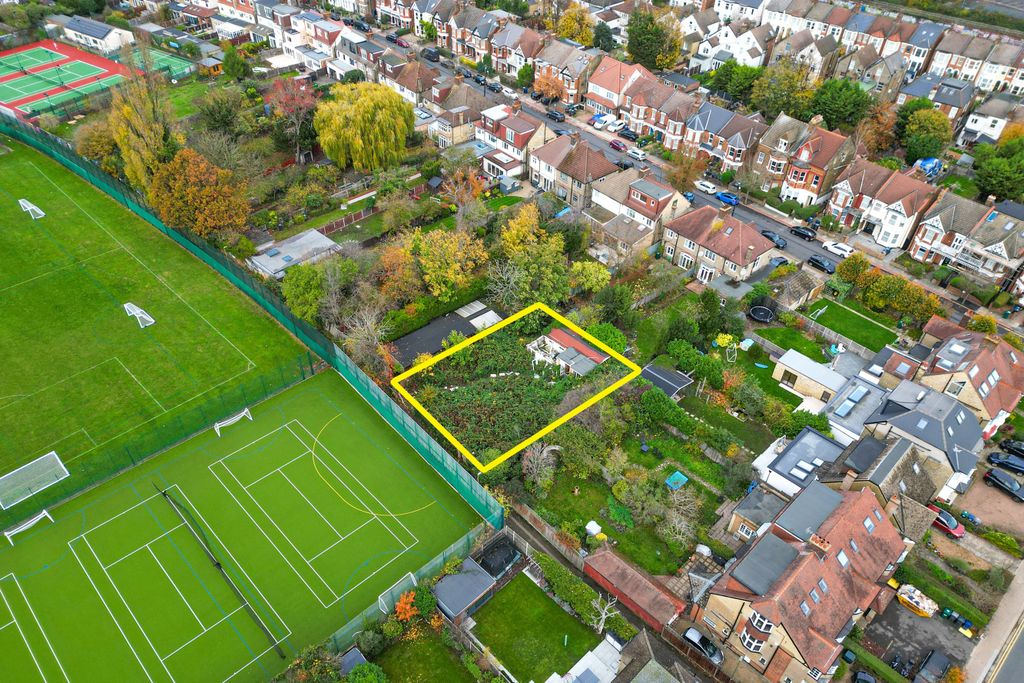 Property photo 2 of 7 Land At 26 The Avenue, Finchley, London, N3 2Fd