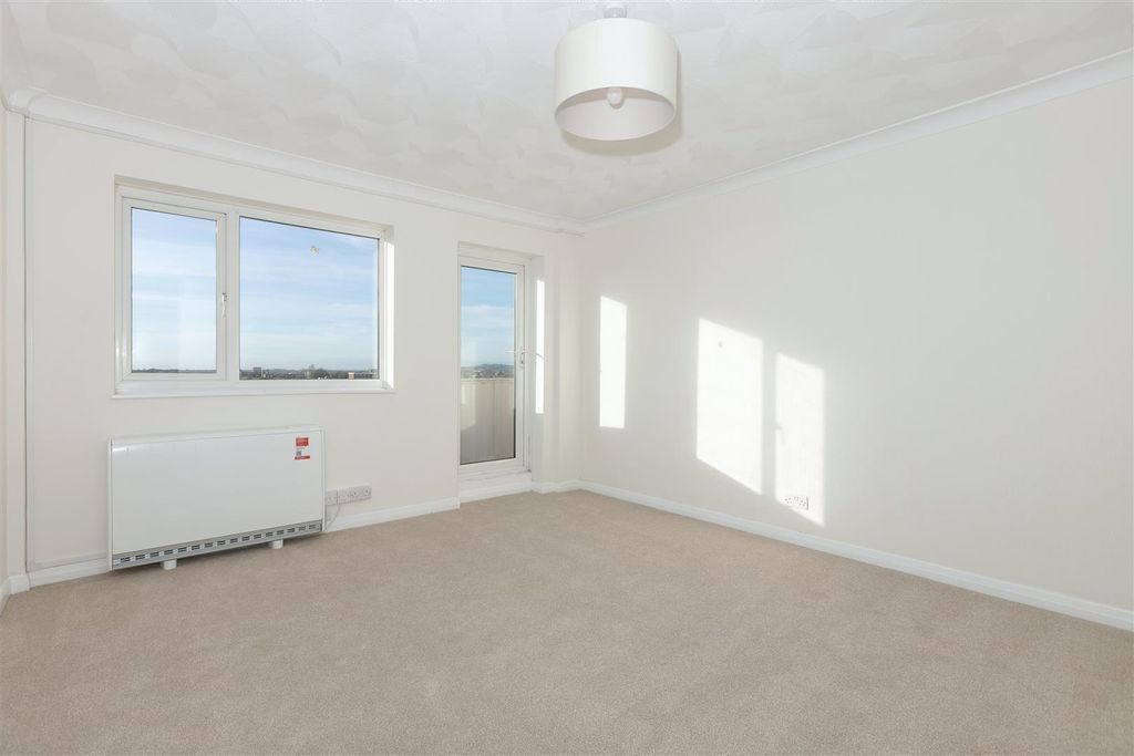 Property photo 3 of 11 Manor Lea_2.Jpg