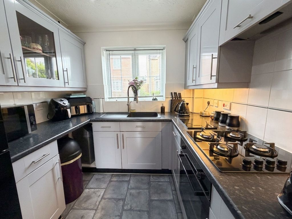 Property photo 3 of 20 Kitchen