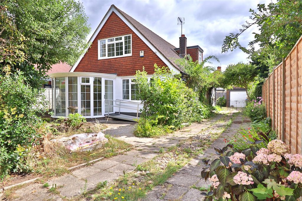 Property photo 2 of 23 Garden Cottage-Burford Close.Jpg