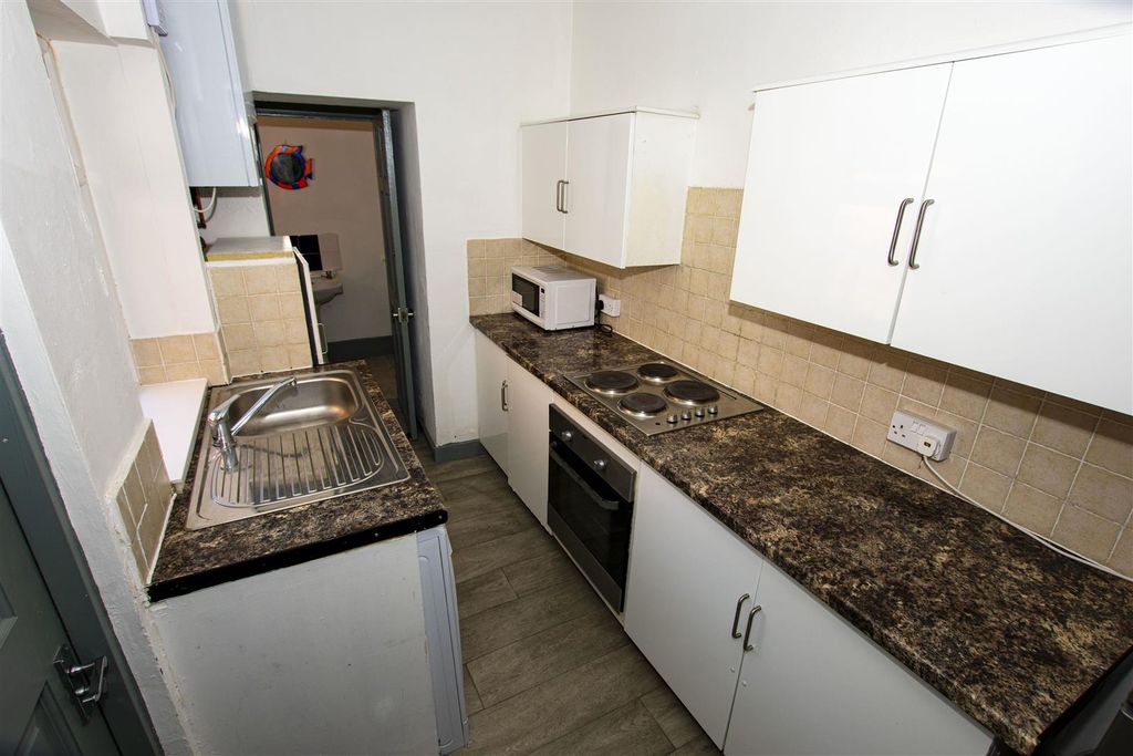 Property photo 1 of 16 Approach