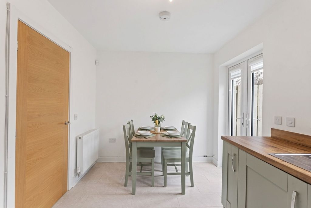 Property photo 3 of 32