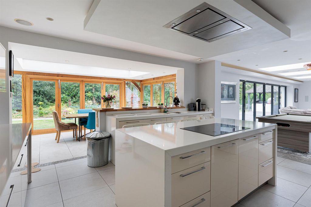 Property photo 2 of 32 Mereside_House_14.Jpg