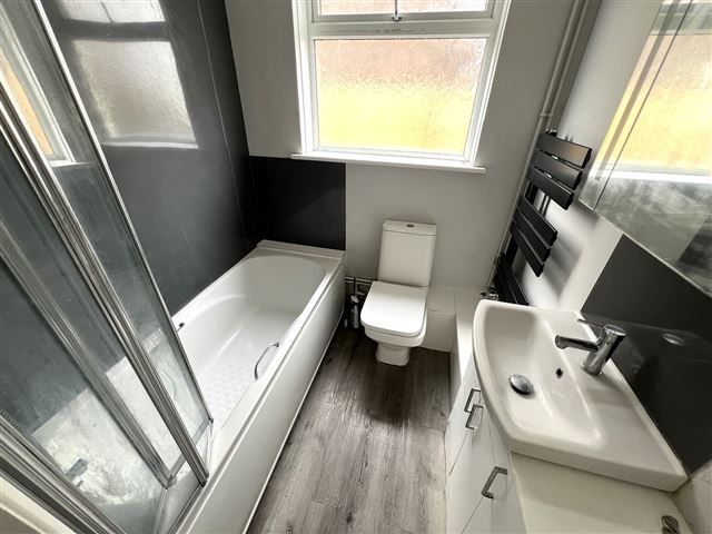 Property photo 3 of 9 Bathroom