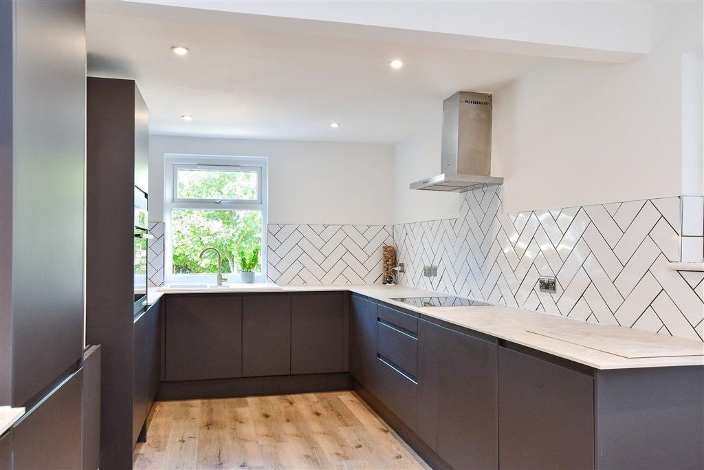 Property photo 1 of 8 Kitchen
