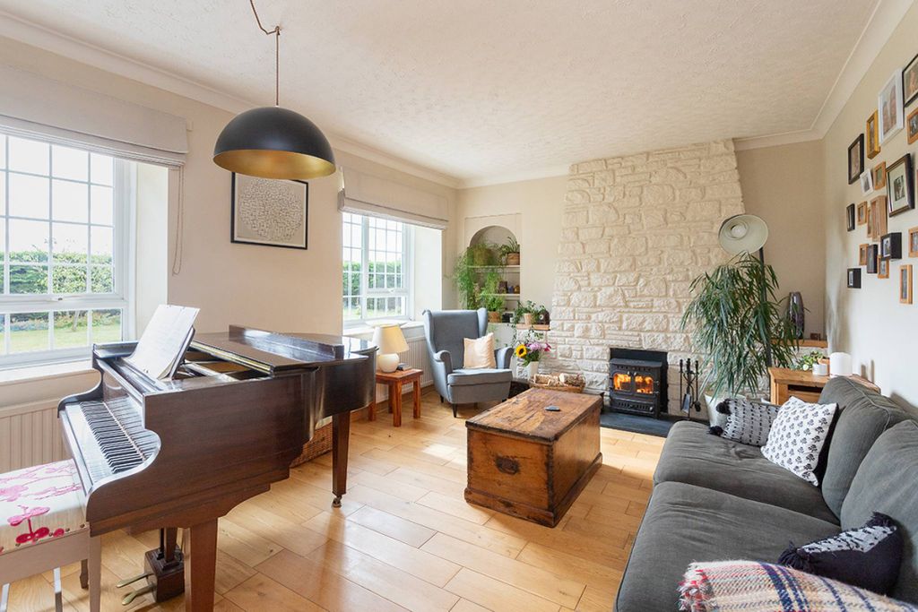 Property photo 2 of 30