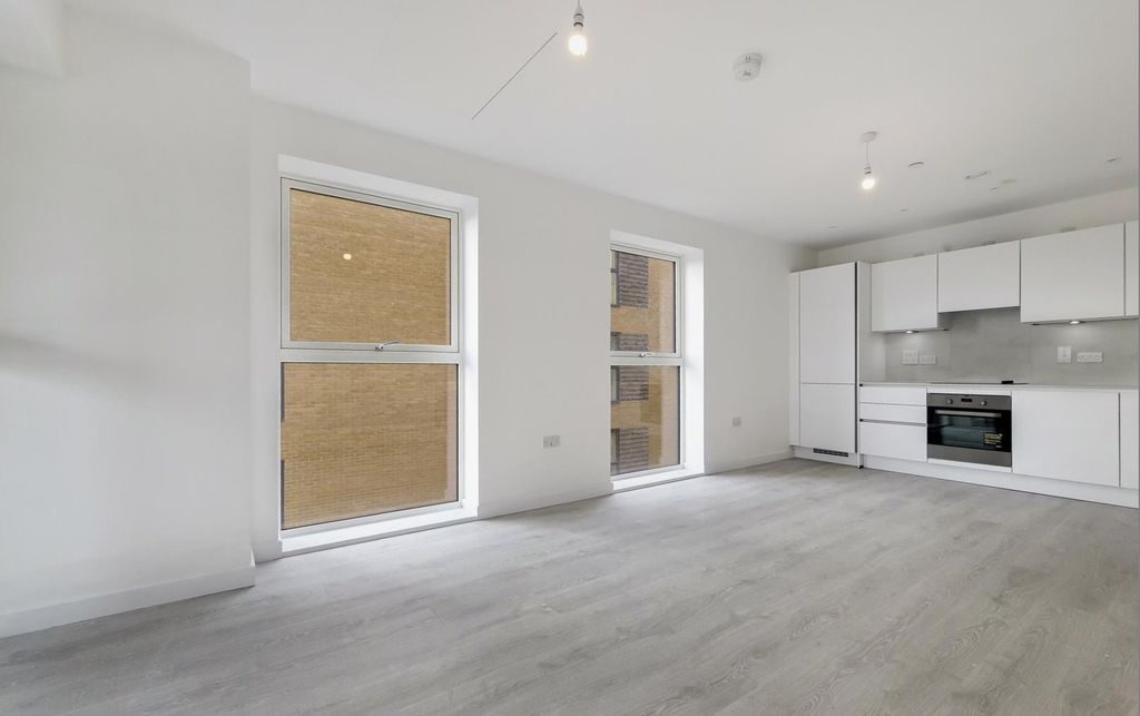 Property photo 3 of 11