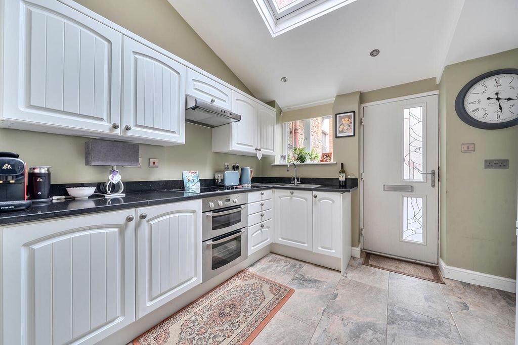 Property photo 3 of 27 Kitchen