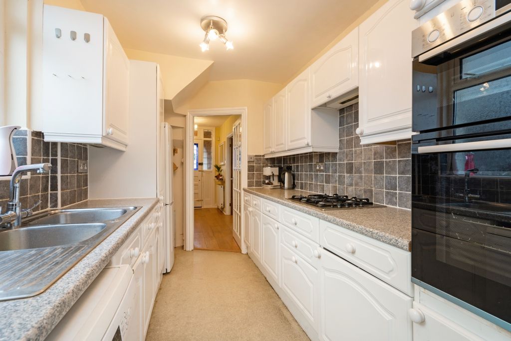 Property photo 3 of 11 Oakland Way