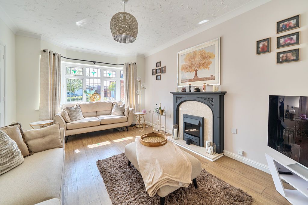 Property photo 2 of 20 Lounge