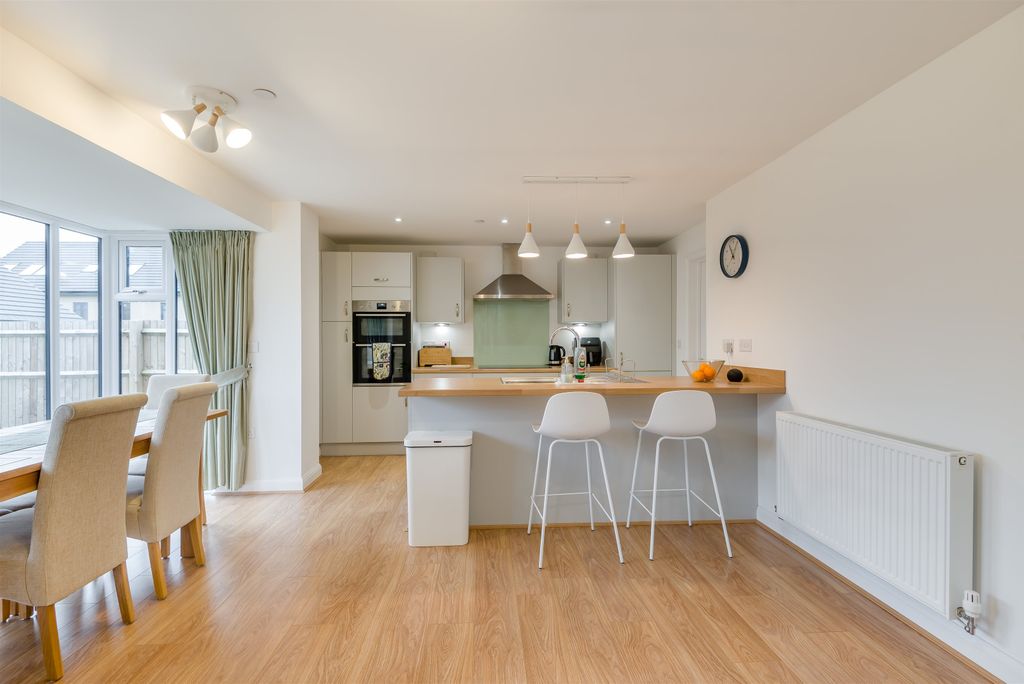 Property photo 2 of 26