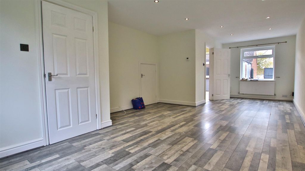 Property photo 2 of 13 Img_9875.Jpg