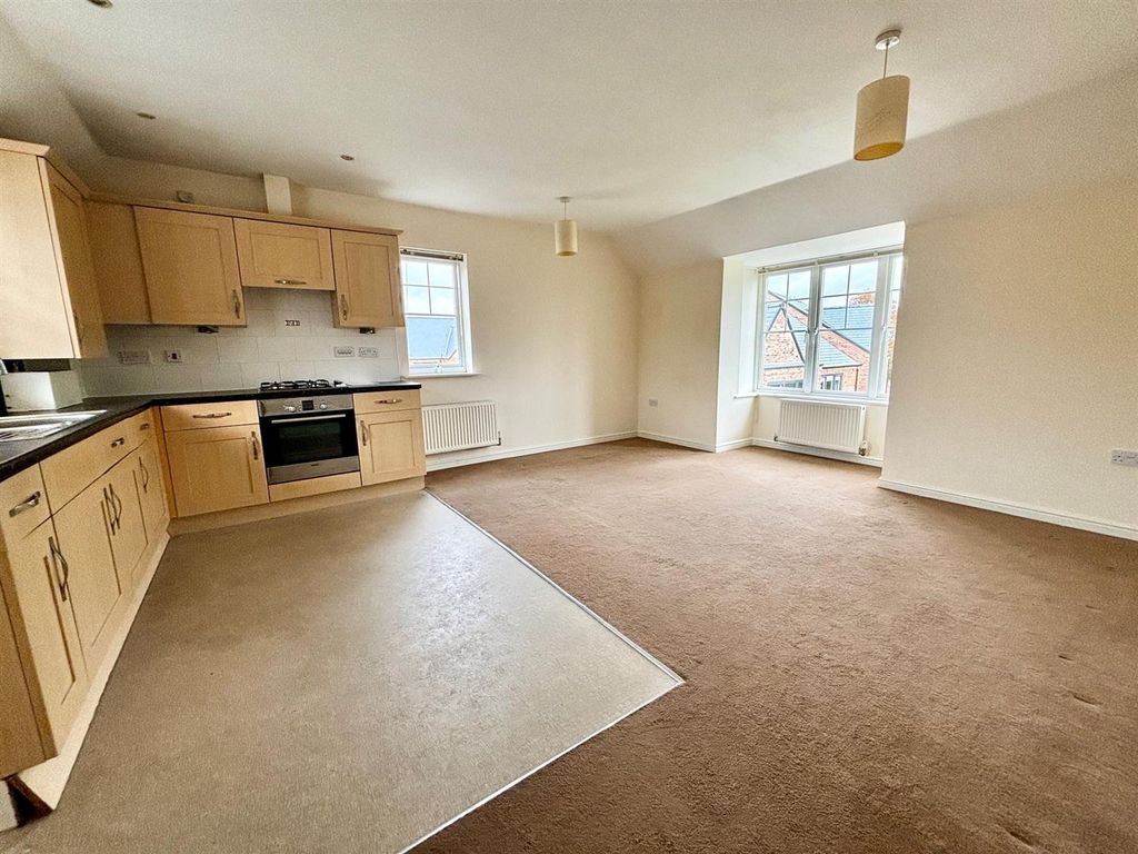 Property photo 2 of 9 Kitchen/Lounge/Dining Area