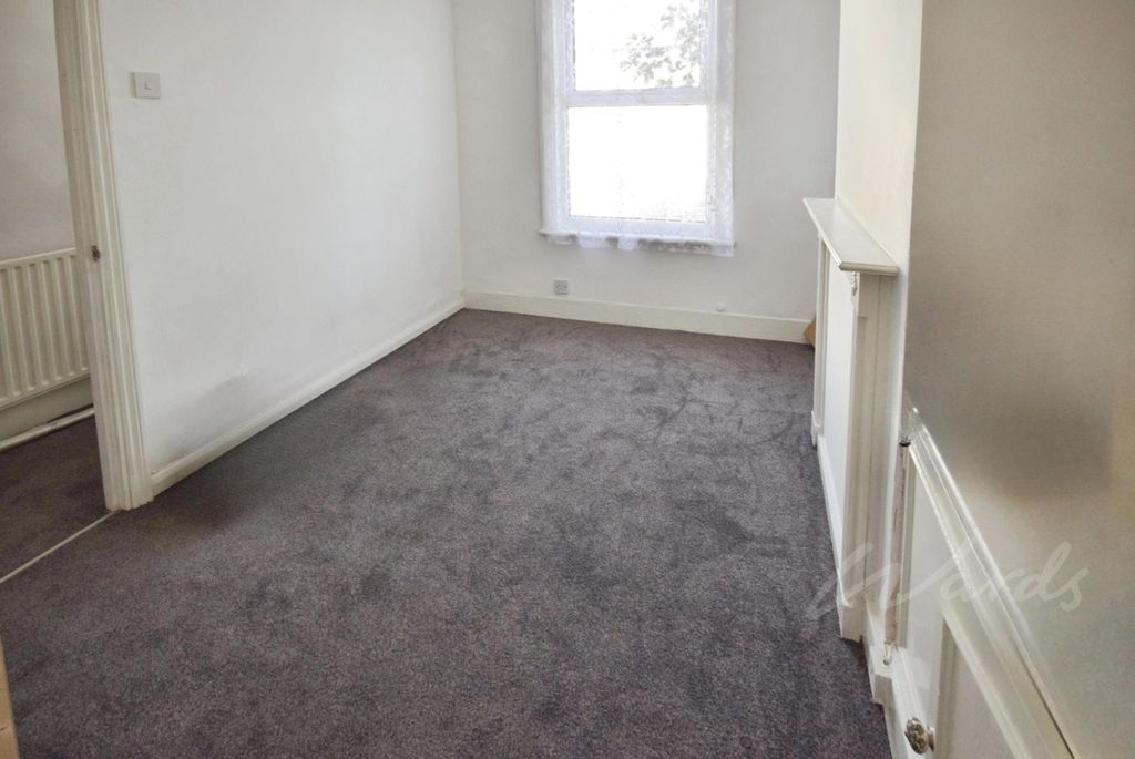 Property photo 3 of 10 Portland Lounge