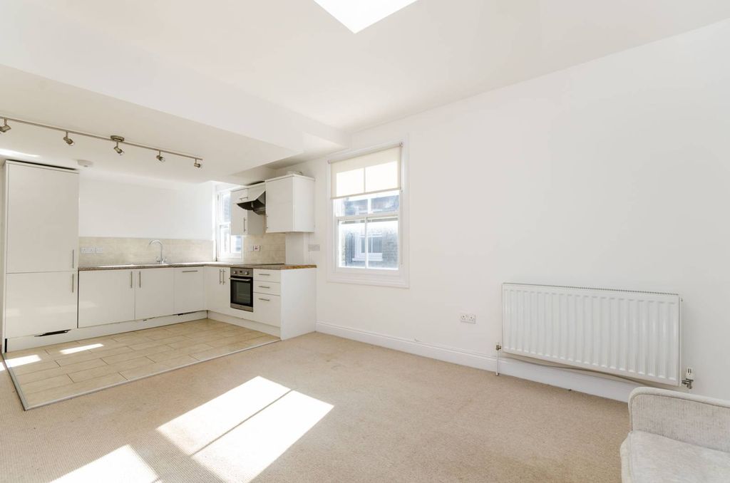 Property photo 2 of 7